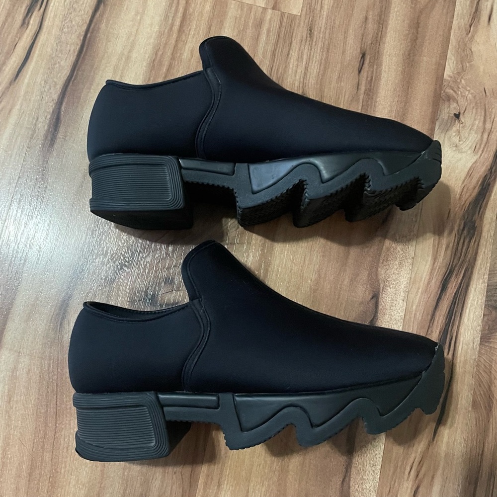 WES I Black Low Top Sneakers from iRi NYC Sz 7